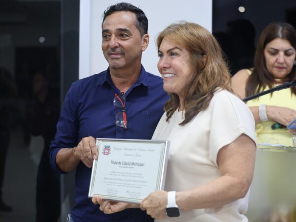 Fátima Gavioli recebe título de cidadã Jamilense e reforça vínculo com a educação no interior goiano.