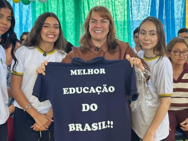 Colégio do Parque Atheneu ganha quadra coberta com investimento de R$ 706 mil