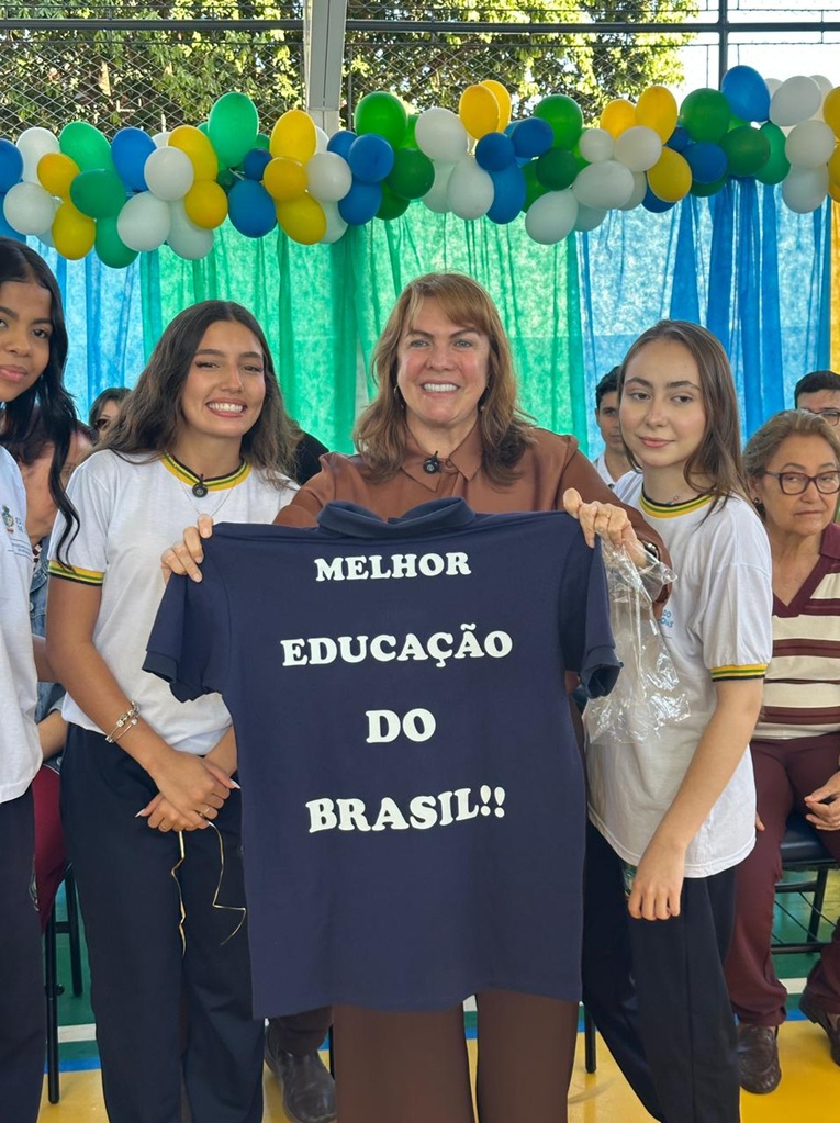Colégio do Parque Atheneu ganha quadra coberta com investimento de R$ 706 mil