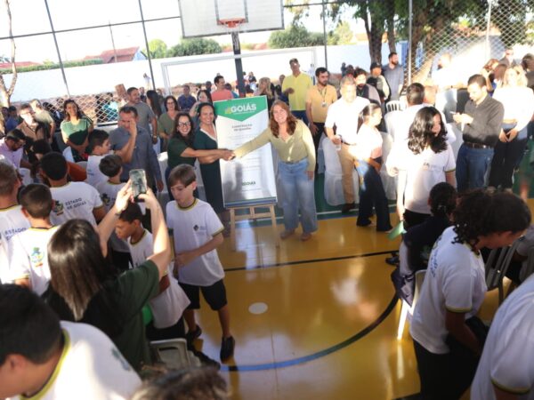 Inauguração de quadra coberta marca novo capítulo para a educação de Paranaiguara