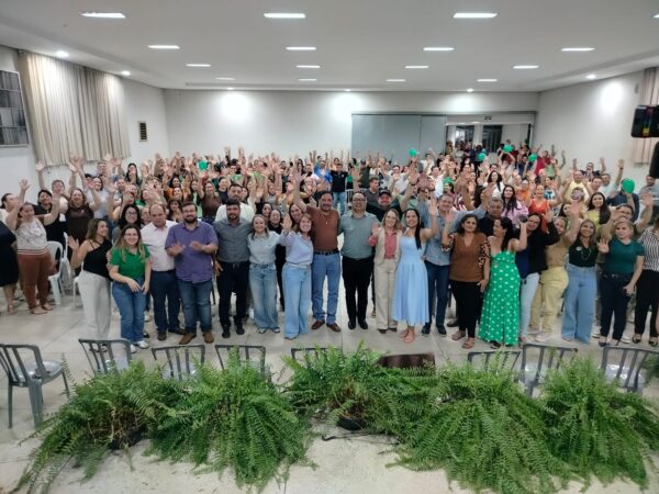 “O que arrasta as pessoas é o exemplo”: Fátima Gavioli lidera encontro com mais de 150 apoiadores em Ceres e anuncia projeto para retomar os 180 dias letivos.