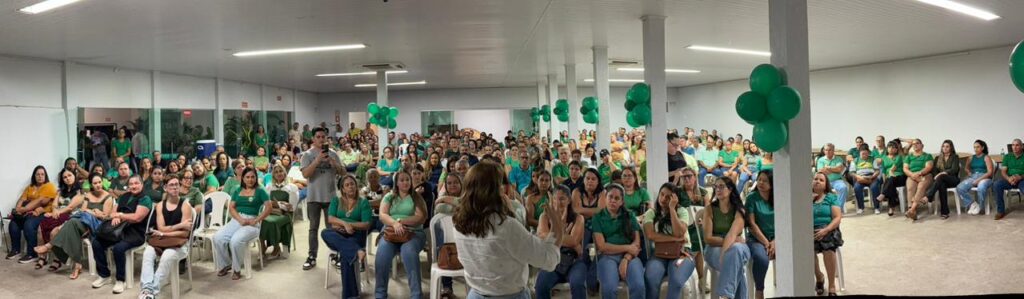 Encontro em Jussara reúne mais de 300 pessoas para celebrar legado de Fátima Gavioli na educação goiana
