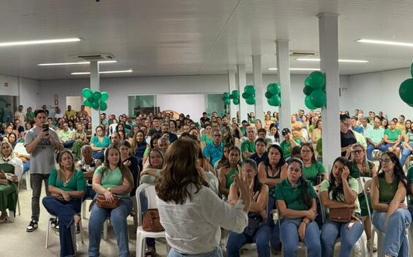 Encontro em Jussara reúne mais de 300 pessoas para celebrar legado de Fátima Gavioli na educação goiana